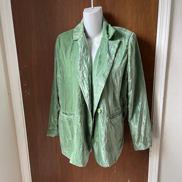 Cider girl in green oversized blazer - Picture 9 of 9